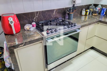 Casa à venda com 192m², 4 quartos e 3 vagas Casa à venda com 192m², 4 quartos e 3 vagasCozinha