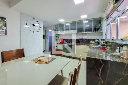 Casa à venda com 192m², 4 quartos e 3 vagas Casa à venda com 192m², 4 quartos e 3 vagasCozinha