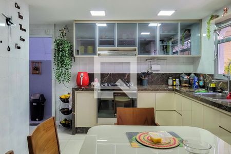 Casa à venda com 192m², 4 quartos e 3 vagas Casa à venda com 192m², 4 quartos e 3 vagasCozinha