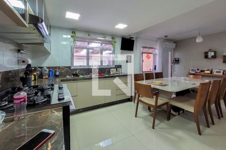 Casa à venda com 192m², 4 quartos e 3 vagas Casa à venda com 192m², 4 quartos e 3 vagasCozinha