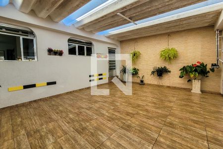 Casa à venda com 192m², 4 quartos e 3 vagas Casa à venda com 192m², 4 quartos e 3 vagasGaragem