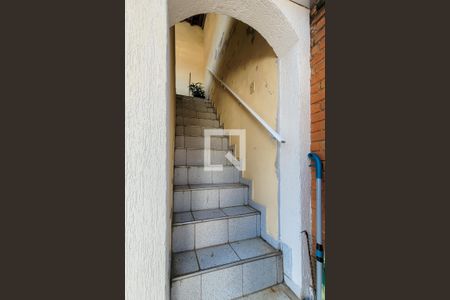 Casa à venda com 192m², 4 quartos e 3 vagas Casa à venda com 192m², 4 quartos e 3 vagasEscada