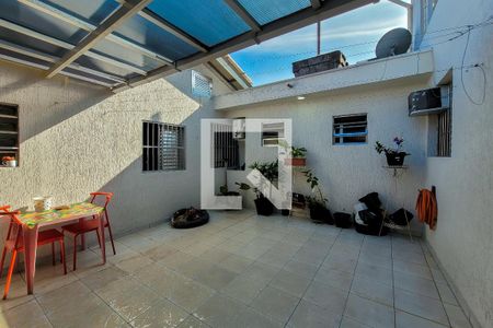Casa à venda com 192m², 4 quartos e 3 vagas Casa à venda com 192m², 4 quartos e 3 vagasQuintal