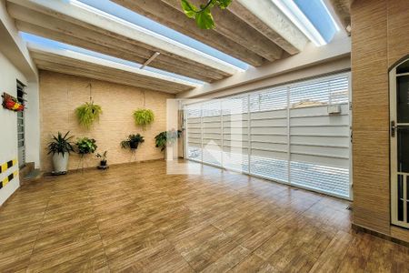 Casa à venda com 192m², 4 quartos e 3 vagas Casa à venda com 192m², 4 quartos e 3 vagasGaragem