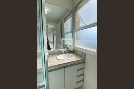 Banheiro da Suíte 1 de apartamento para alugar com 2 quartos, 62m² em Alphaville Residencial Um, Barueri