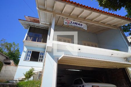 Casa à venda com 260m², 3 quartos e 2 vagasFachada