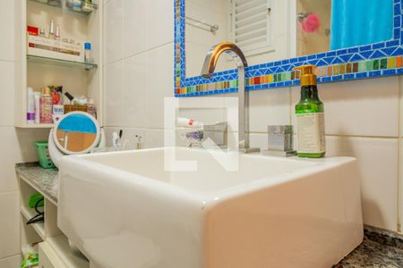 Casa de condomínio à venda com 107m², 3 quartos e 2 vagasBanheiro da Suíte