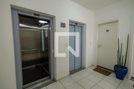 Apartamento para alugar com 75m², 2 quartos e 2 vagasElevadores e Entrada do Apartamento