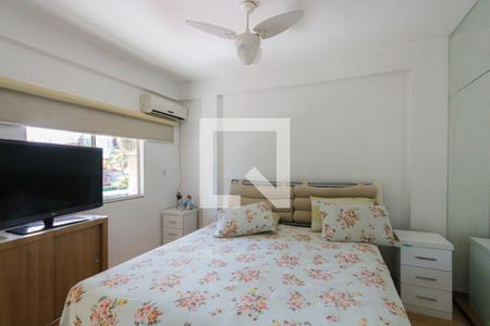 Casa de condomínio à venda com 482m², 4 quartos e 3 vagas Casa de condomínio à venda com 482m², 4 quartos e 3 vagasSuíte 2