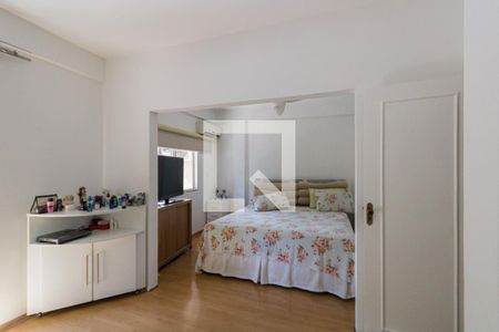 Casa de condomínio à venda com 482m², 4 quartos e 3 vagas Casa de condomínio à venda com 482m², 4 quartos e 3 vagasSuíte 2