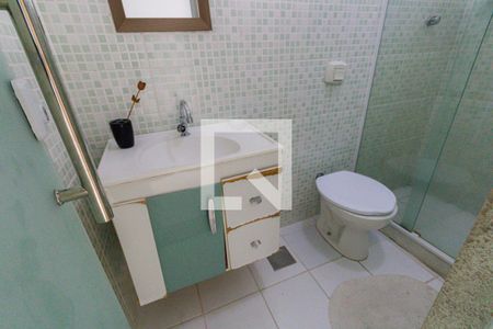 Casa de condomínio à venda com 482m², 4 quartos e 3 vagas Casa de condomínio à venda com 482m², 4 quartos e 3 vagasBanheiro da Suíte 1