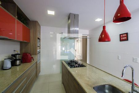 Casa de condomínio à venda com 482m², 4 quartos e 3 vagas Casa de condomínio à venda com 482m², 4 quartos e 3 vagasCozinha