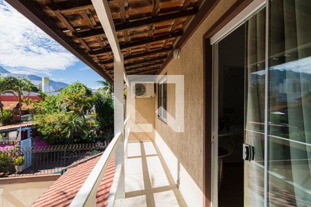 Casa de condomínio à venda com 482m², 4 quartos e 3 vagas Casa de condomínio à venda com 482m², 4 quartos e 3 vagasVaranda da Suíte 2