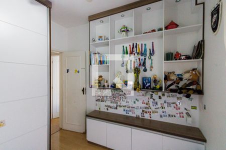 Casa de condomínio à venda com 482m², 4 quartos e 3 vagas Casa de condomínio à venda com 482m², 4 quartos e 3 vagasQuarto 2