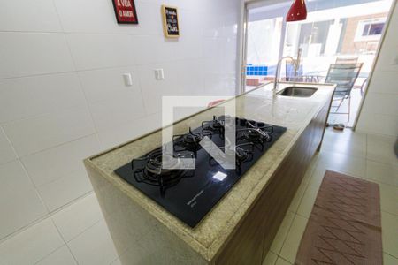 Casa de condomínio à venda com 482m², 4 quartos e 3 vagas Casa de condomínio à venda com 482m², 4 quartos e 3 vagasCozinha