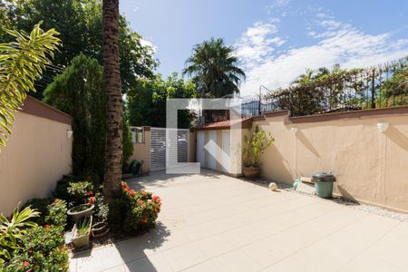 Casa de condomínio à venda com 482m², 4 quartos e 3 vagas Casa de condomínio à venda com 482m², 4 quartos e 3 vagasGaragem