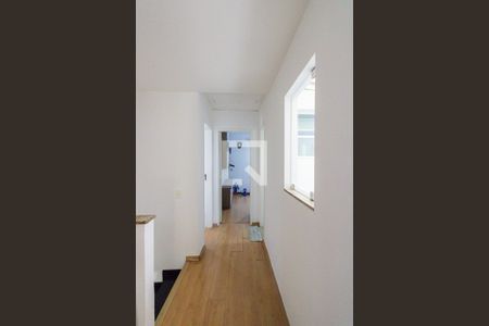 Casa de condomínio à venda com 482m², 4 quartos e 3 vagas Casa de condomínio à venda com 482m², 4 quartos e 3 vagasCorredor