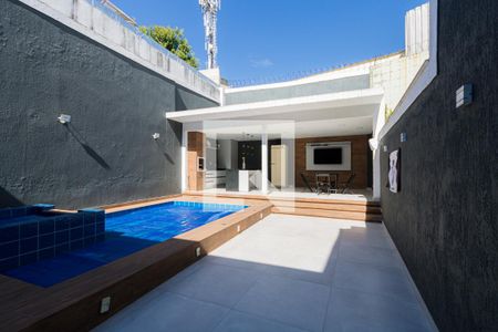 Casa de condomínio à venda com 482m², 4 quartos e 3 vagas Casa de condomínio à venda com 482m², 4 quartos e 3 vagasPiscina e Hidro