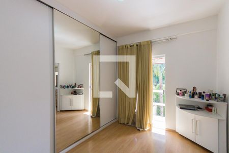 Casa de condomínio à venda com 482m², 4 quartos e 3 vagas Casa de condomínio à venda com 482m², 4 quartos e 3 vagasSuíte 2