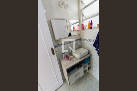 Casa de condomínio à venda com 482m², 4 quartos e 3 vagas Casa de condomínio à venda com 482m², 4 quartos e 3 vagasBanheiro da Suíte 2