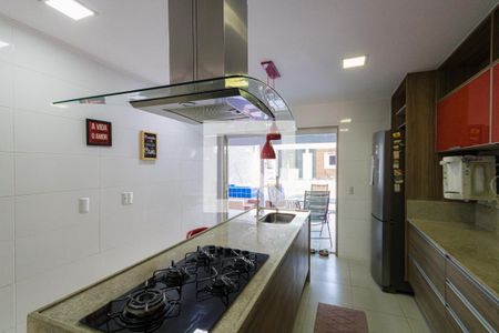 Casa de condomínio à venda com 482m², 4 quartos e 3 vagas Casa de condomínio à venda com 482m², 4 quartos e 3 vagasCozinha