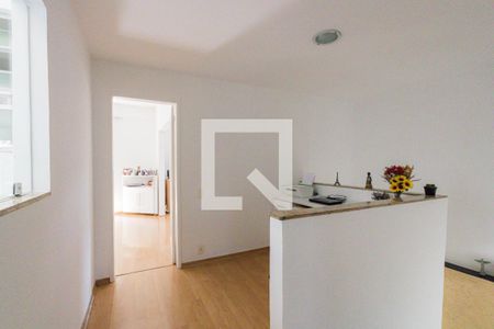 Casa de condomínio à venda com 482m², 4 quartos e 3 vagas Casa de condomínio à venda com 482m², 4 quartos e 3 vagasCorredor