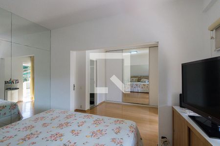 Casa de condomínio à venda com 482m², 4 quartos e 3 vagas Casa de condomínio à venda com 482m², 4 quartos e 3 vagasSuíte 2