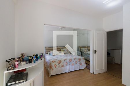 Casa de condomínio à venda com 482m², 4 quartos e 3 vagas Casa de condomínio à venda com 482m², 4 quartos e 3 vagasSuíte 2