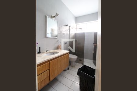 Casa à venda com 250m², 3 quartos e 4 vagasDetalhe banheiro 1 