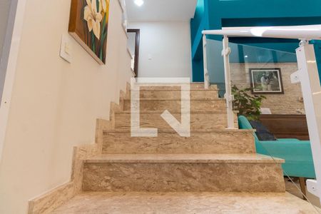 Escada de casa à venda com 2 quartos, 260m² em Burgo Paulista, São Paulo