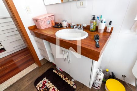 Casa à venda com 260m², 2 quartos e 2 vagasBanheiro da Suíte