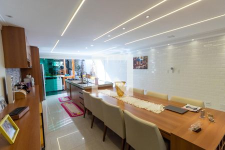 Casa à venda com 260m², 2 quartos e 2 vagasCozinha