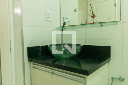 Banheiro de casa para alugar com 1 quarto, 28m² em Vila Dalila, São Paulo