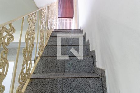 Casa para alugar com 90m², 3 quartos e sem vagaEscada