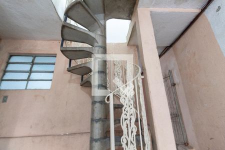Casa para alugar com 90m², 3 quartos e sem vagaEscada