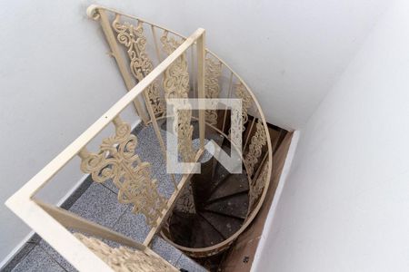 Casa para alugar com 90m², 3 quartos e sem vagaEscada