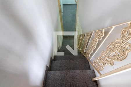 Casa para alugar com 90m², 3 quartos e sem vagaEscada