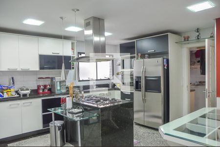 Apartamento para alugar com 242m², 4 quartos e 4 vagas Apartamento para alugar com 242m², 4 quartos e 4 vagasCozinha