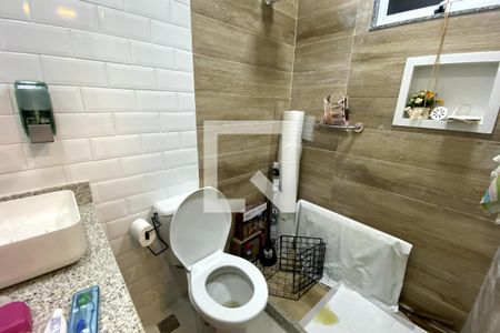 Banheiro  de casa para alugar com 2 quartos, 64m² em Vila Sarapui, Duque de Caxias