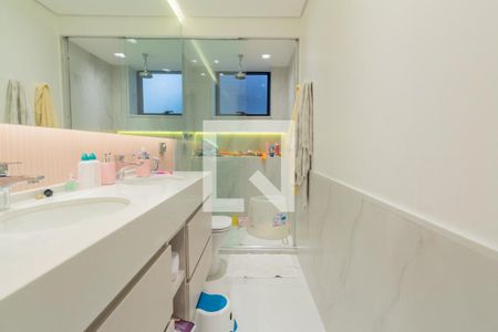 Apartamento à venda com 178m², 3 quartos e 3 vagasSuíte 2 - banheiro