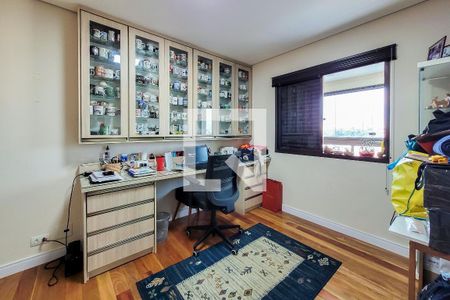 Apartamento à venda com 186m², 4 quartos e 3 vagasQuarto 2