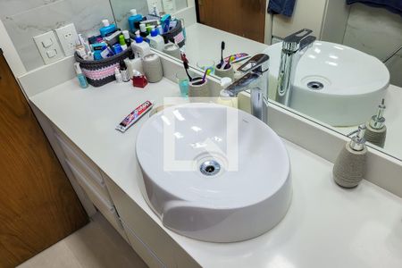 Apartamento à venda com 186m², 4 quartos e 3 vagasBanheiro da Suíte 2