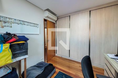 Apartamento à venda com 186m², 4 quartos e 3 vagasQuarto 2