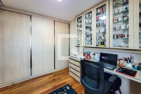 Apartamento à venda com 186m², 4 quartos e 3 vagasQuarto 2