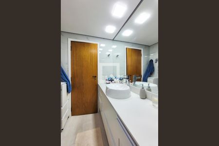 Apartamento à venda com 186m², 4 quartos e 3 vagasBanheiro da Suíte 2