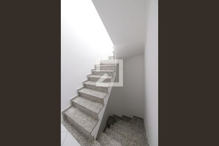 Casa à venda com 270m², 4 quartos e 5 vagasEscada