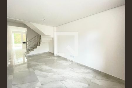 Sala de casa à venda com 2 quartos, 122m² em Vila Cloris, Belo Horizonte