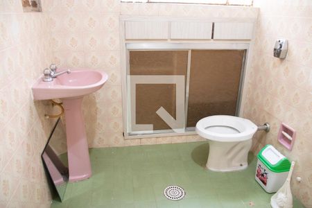 Casa à venda com 240m², 4 quartos e 2 vagasBanheiro 2