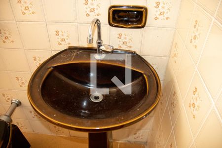 Casa à venda com 240m², 4 quartos e 2 vagasBanheiro 3