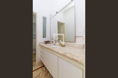 Casa de condomínio à venda com 547m², 4 quartos e 5 vagasLavabo